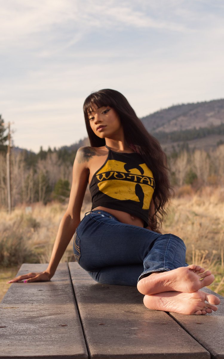 solepurposes775's tweet photo. I donβt know how twitter works, so just bear with me for a while haha #footfetishnation #prettyfeet #footographer #beautifulgirls https://t.co/CGE4krXfvA