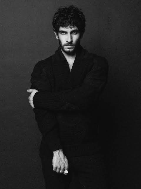 Happy birthday Quim Gutiérrez. My favorite film with Gutiérrez is Les yeaux jaunes des crocodiles. 