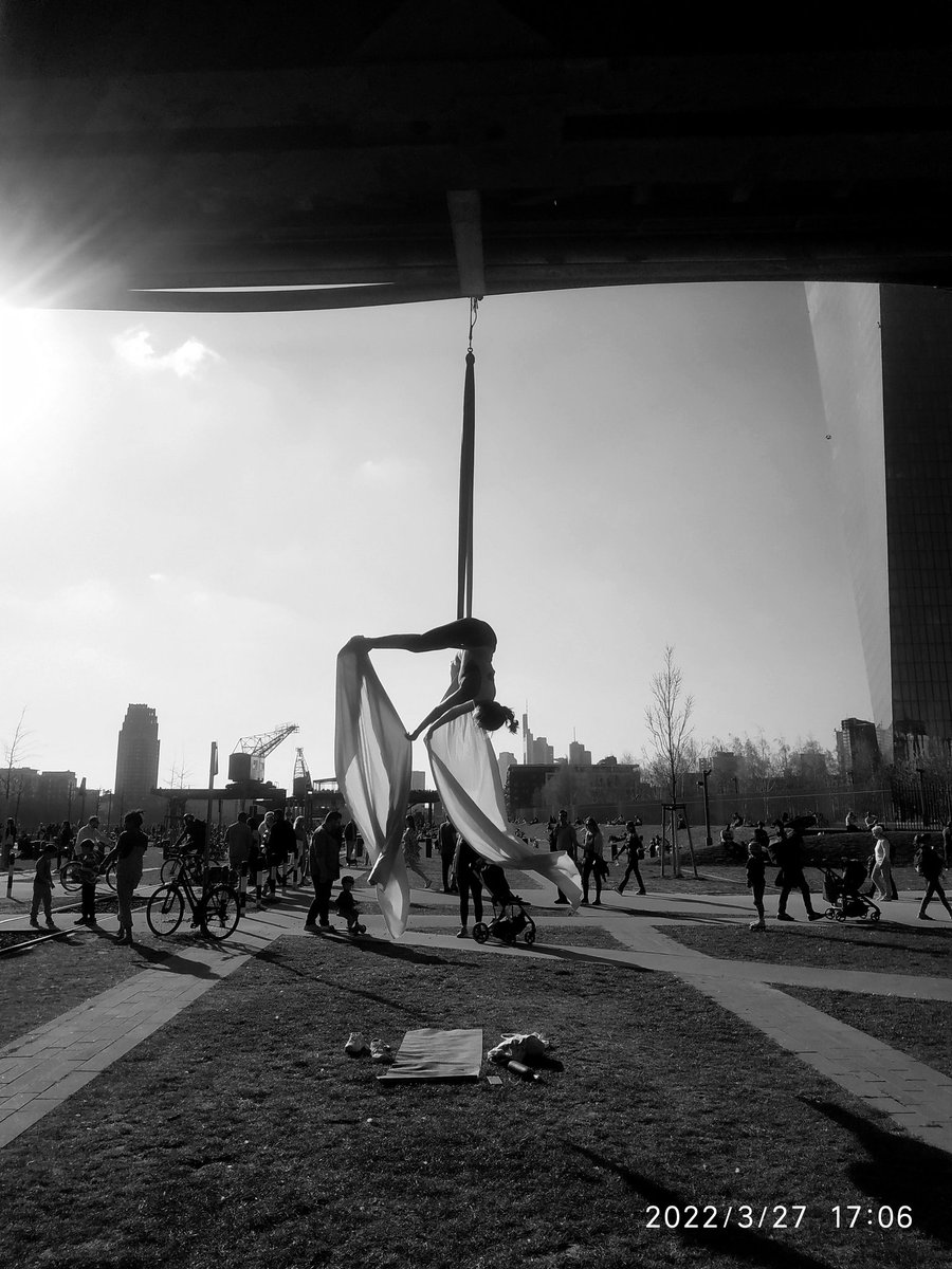 vonostend68's tweet photo. frankfurt/hafenpark. https://t.co/tJlVhCouxw