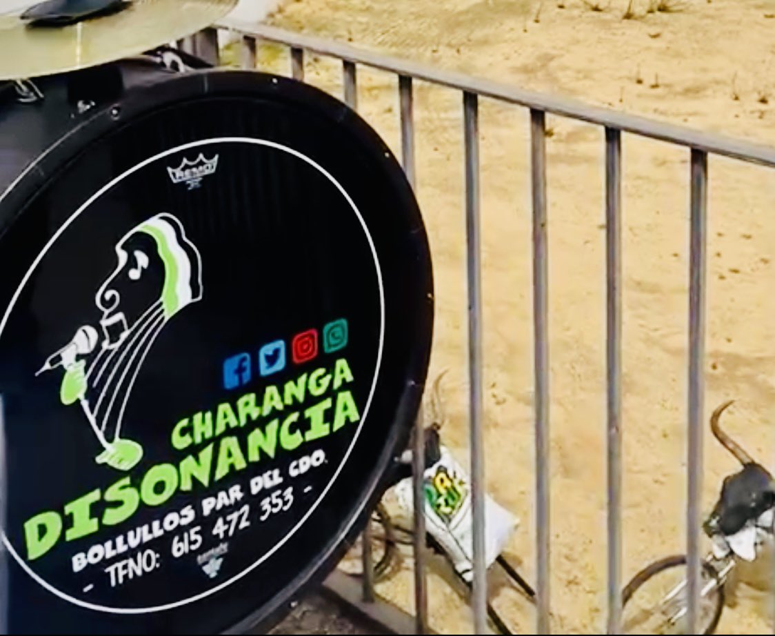 Presentamos nuestra actuación de hoy, celebrada en “Zufre”, (Huelva).
Nos hemos trasladado a esta bella localidad, para la realización de una corrida de salón. Poniendo un toque musical taurino. ¡Gracias!

#CharangaDisonancia2022
#20añosdandolanota 
#Arribalosverdes