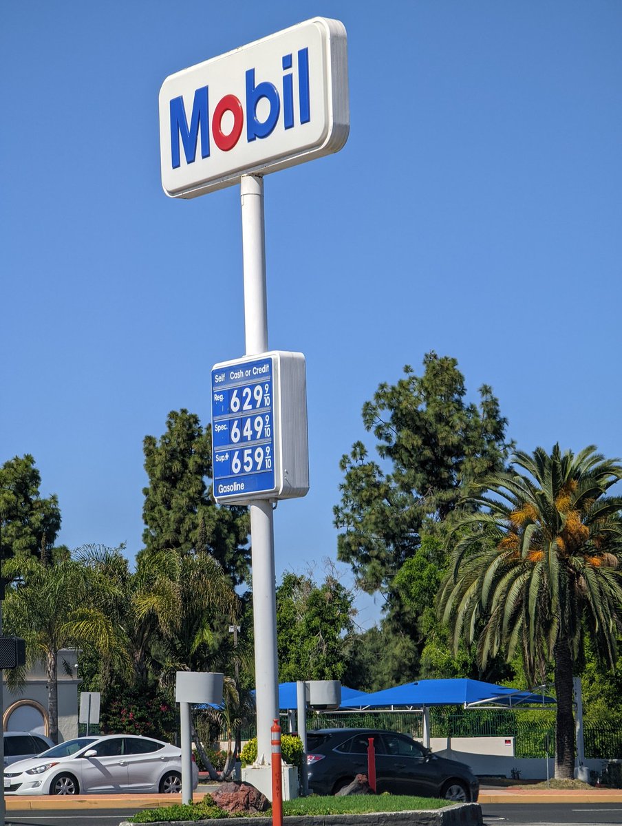 kavn's tweet photo. #BidenIsaFailedPresident 
#GasPriceGouging 
 
#pricegouging 
#BidenHarrisFAILS
#LetsGoBrandon (Who can't go there even Now?)
#Warmongers
#BidenWantsDepression
#RussiaAteMyHomework
SHARE YOUR  GAS PRICES .#ResignBiden 
From $3.00 to this= https://t.co/s8NfEyW7CN