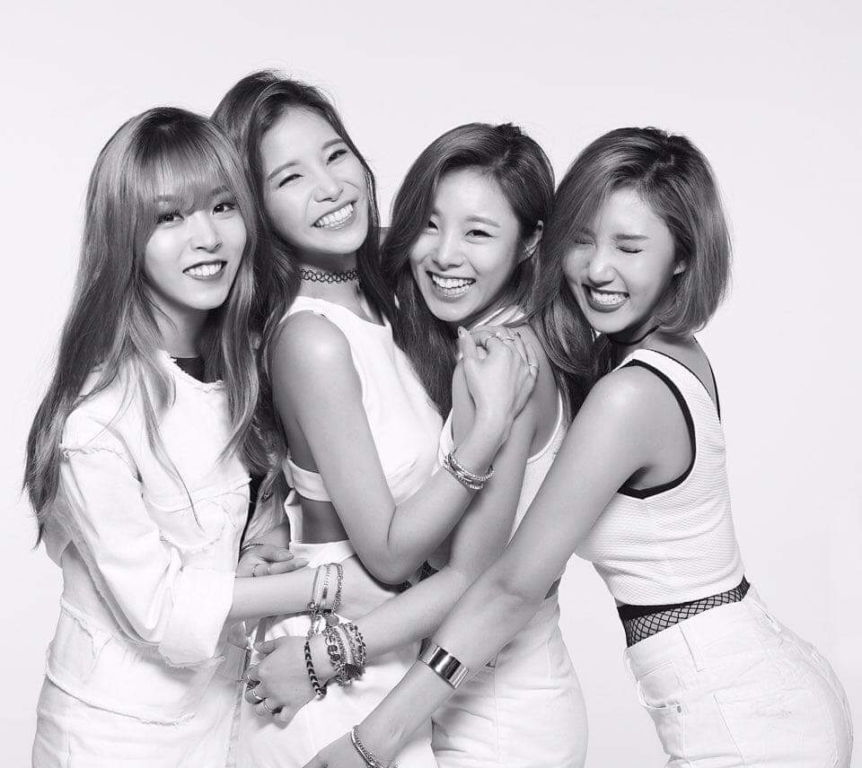 iamlakynn's tweet photo. I love these Girls so so much. 🥺🥰🤗💜💜💜💜

#MAMAMOO #ot4forever #MOONBYUL #SOLAR #WHEEIN #HWASA https://t.co/OTS0EkvFT5
