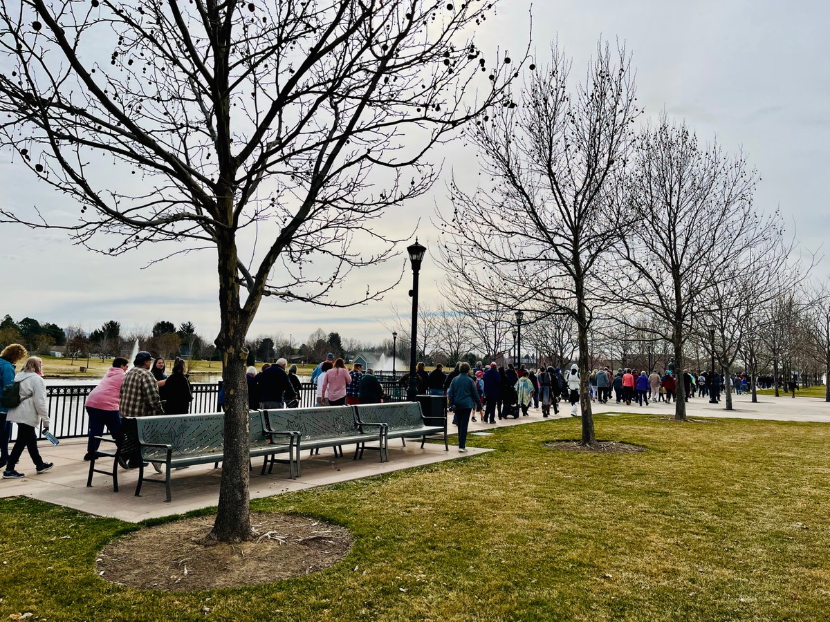 BoiseMOW's tweet photo. Nearly 500 walkers participated in #MarchForMeals on Saturday. A huge thanks to all of them (including @KTVBLarry!) and generous sponsors Shamrock Foods, @_HZCU and @Chobani who donated $5,000. Plan now to join us for next year's march, and thank you again for your support! https://t.co/b5cyDiVwlv