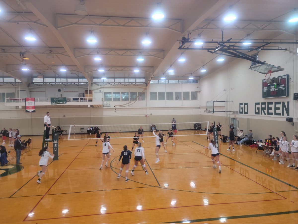 RossMeenagh's tweet photo. Madeleine &amp; I went to work out at MSU today &amp; we stumbled upon a club volleyball tournament. Just happened to be there when @bsuwcvb was playing. They looked VERY sharp &amp; came so close to beating a Penn State team that had twice as many people and way more funding. Great job!!!! https://t.co/LPIZmpEqRE