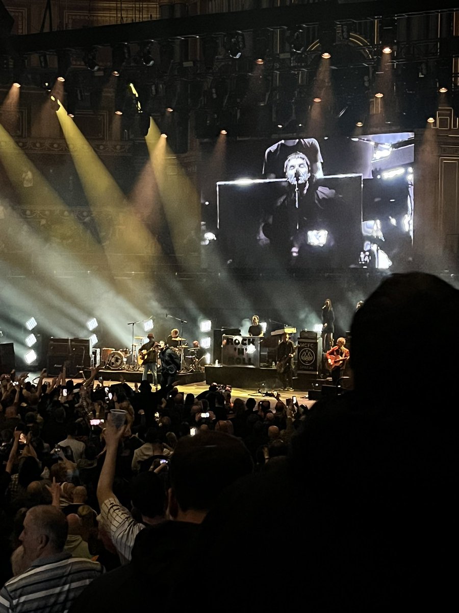 Samjaney's tweet image. #teenagecancergigs #LiamGallagher Great night !!