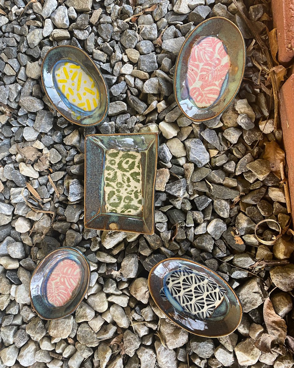 tken164's tweet photo. Finished trays from last week post

@gr.pottery.forms @elantransfers 
#smalldishes #ceramictransfers #art #handmade #slabpottery https://t.co/62SOzACzQb