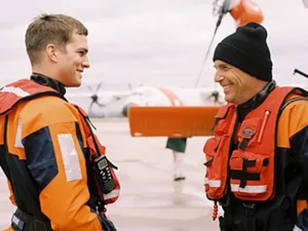 Вторая спасательная. Эштон Катчер спасатель. Билли спасатель 2006.