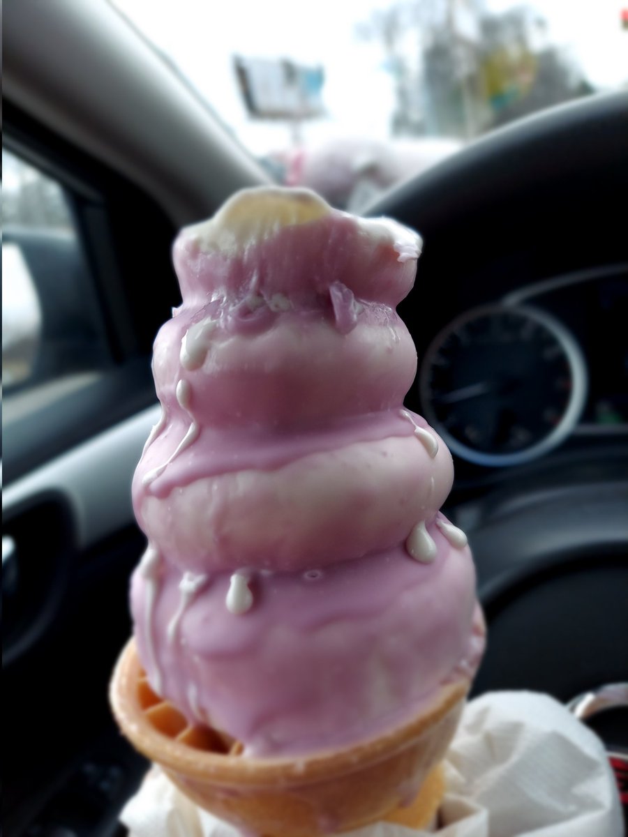 dekotarock's tweet photo. @DairyQueen got the new flavored dip. Doesn't look like what was advertised, hardly any coverage. https://t.co/gYzG84C8AL
