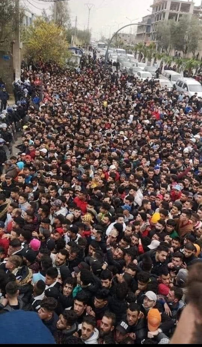 mohamedlouadahi's tweet photo. 😮 في فمي ماء !!!!! مهينة جدا تلك الصور القادمة من البليدة. إلى متى هذا التخلف، التكنولوجيا الرقمية في كل مكان إلا في بلدي، حرام هذه المعاناة المتكررة. https://t.co/M3e1RDgexe