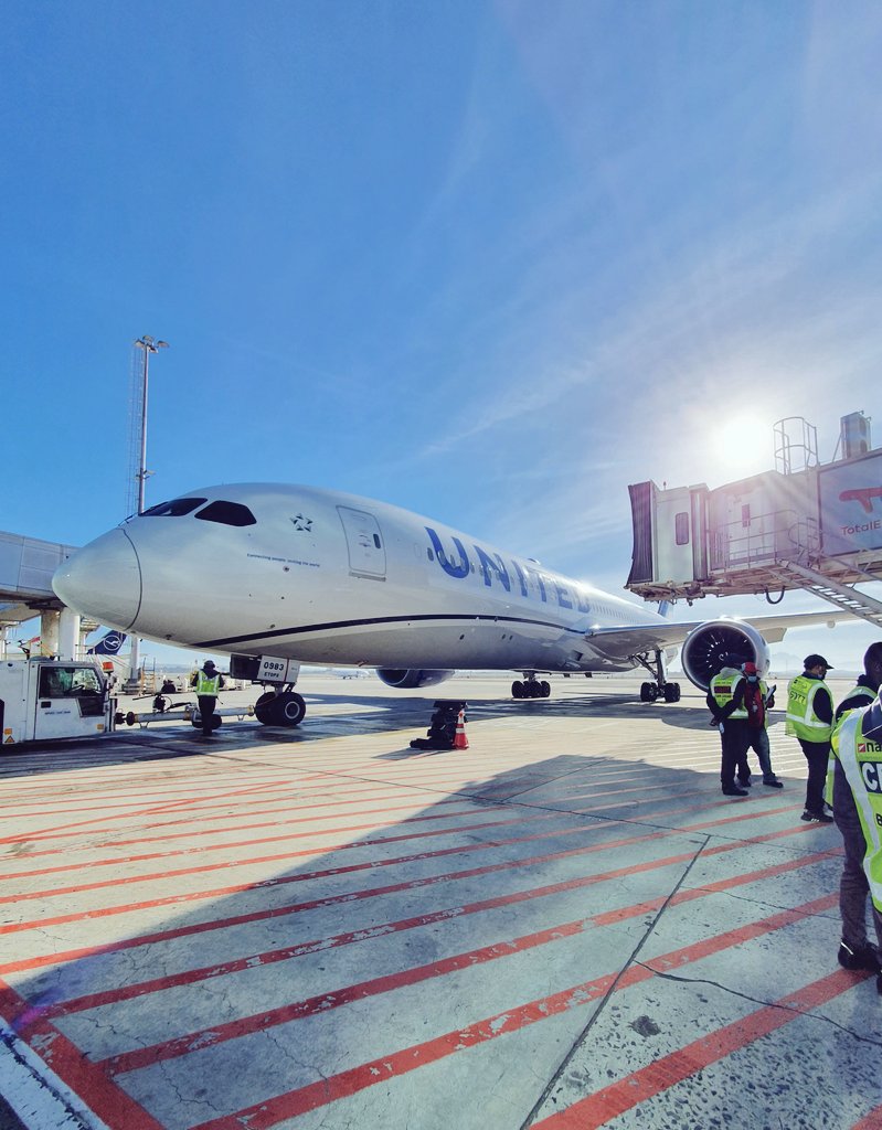 SradhaSahota's tweet photo. T H A N K  Y O U to all our colleagues and business partners for a fantastic season in CPT! ✈️💛✈️
Wishing you all the very best for the year round operation from June! 🎉
@united #Beingunited @lisambuxton @UA_MarkClays @AndreaNPunited https://t.co/dYfcSzA52N