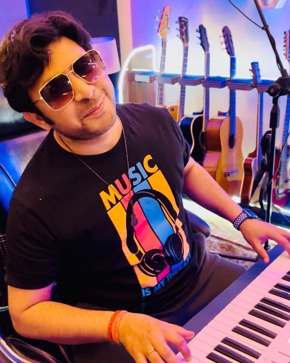 anand1512005's tweet photo. If you are not willing to learn, No one can help you. If you are determined to learn, No one can stop you.✌
#singersongwriter #musician #music #songwriter #photo #studio #singer
#reels #record #recordingstudio https://t.co/eYRz38a4sQ