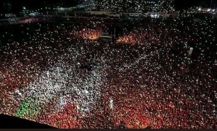 YePagl's tweet photo. Bts concert?? naaaaaa
It's our PM #imrankhanPTI jalsa ❤️
#IstandwithImranKhan https://t.co/6tN8sAospW