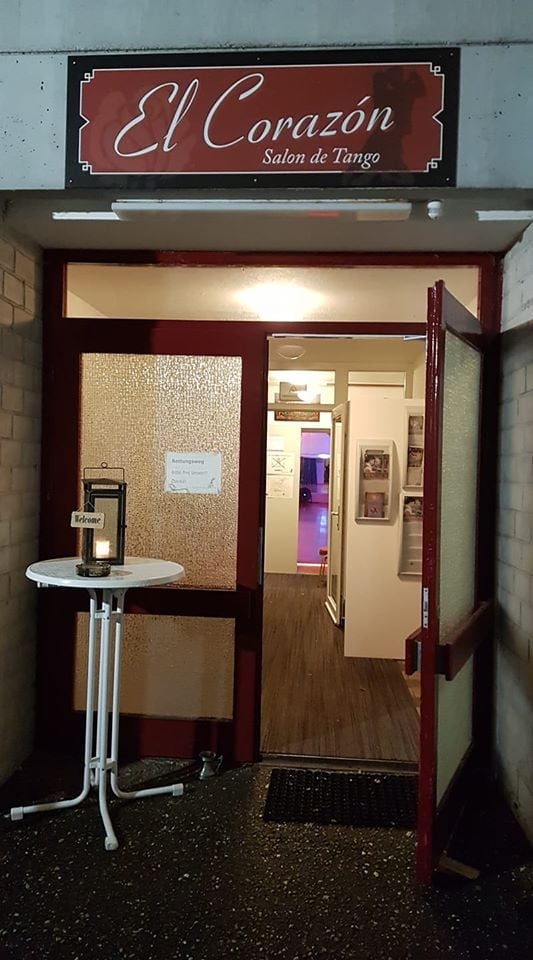 Tangobiest's tweet photo. Die aktuellen Tanzmöglichkeiten im
El Corazón, Hinterkirchstr. 21, Freiburg.
Mittwoch: Übungsabend, 20 - 23:30 Uhr
Samstag: Practica &amp; Übungseinheit, 19 - 22 Uhr, 
(ab April: Beginn 19:30 Uhr)
Infos:
https://t.co/xfQ3m92JdF
https://t.co/e4cw7tnAqp
#tango #milonga #freiburg https://t.co/sD6ffOFKiq