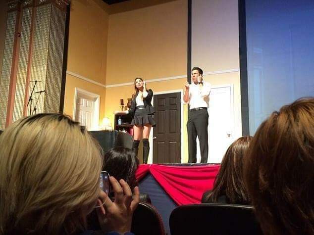 ARACELY9375's tweet photo. Celebrando el #DíaMundialDelTeatro con #TeatroDeCalidad #ObscuroTotal #FernandoColunga @BLANCASOTOTM @Aylin_Mujica @E_Laguardia @EduardoPradoTV #ColungaTeam👏🏻👏🏻👏🏻 https://t.co/5MQJxVlFoo