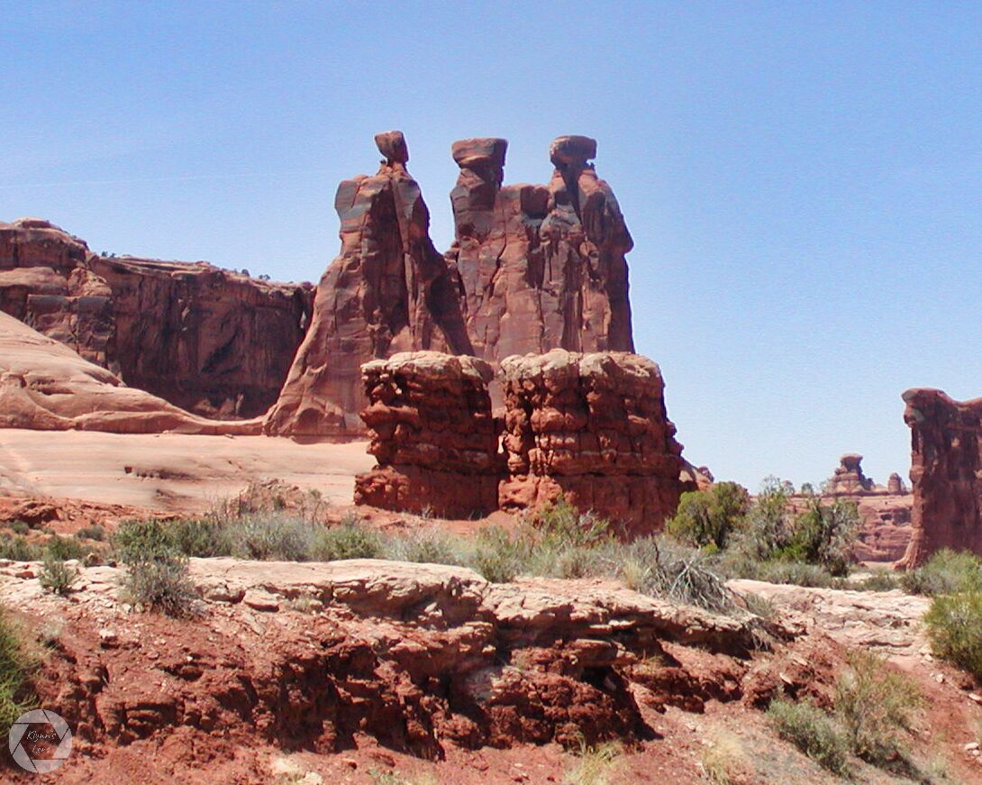 klynns_lens's tweet photo. The Three Gossips, Arches NP, Utah, May 2009 #ThreeGossips #ArchesNP #Utah https://t.co/xa2bmDT27Q