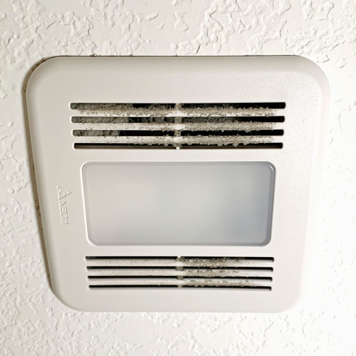 bobbycato's tweet photo. That little fan in the celling is more important than you might think. It helps get rid of odors, airborne contaminants and moisture in the air. https://t.co/9Cv7MdqnXs https://t.co/Q2j50JU55X
