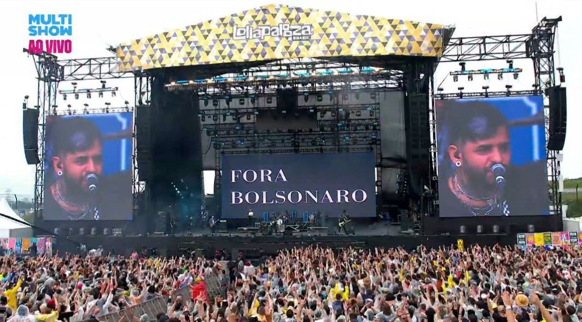 revistaforum's tweet photo. Desobediência civil

Direção do Lolla peita censura do TSE e põe ‘Fora Bolsonaro’ em telão já na abertura

Leia mais: https://t.co/ydnNcyqp4j https://t.co/nH4tSp6VUR