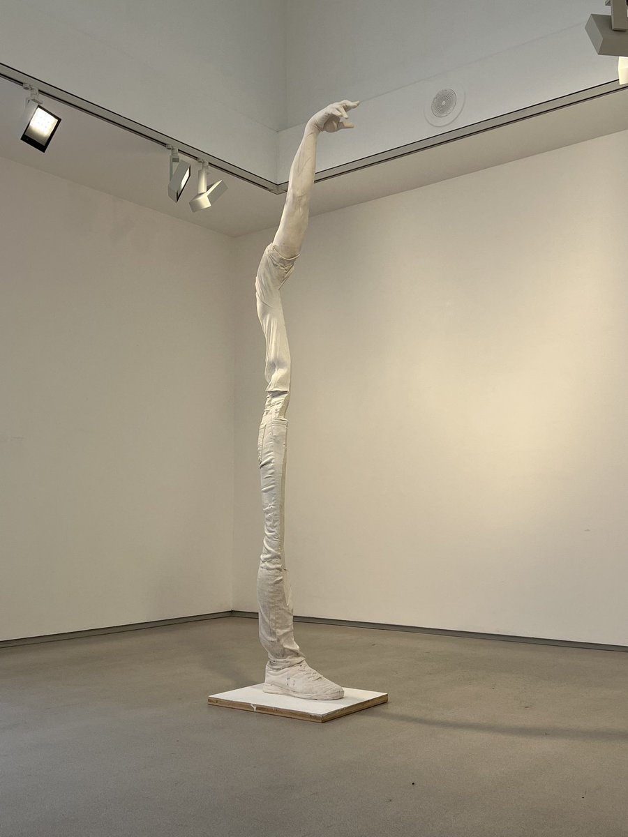 IsabelleGrosse's tweet image. More radical Erwin Wurm at @ThaddaeusRopac gestures floatting in the air #erwinwurm