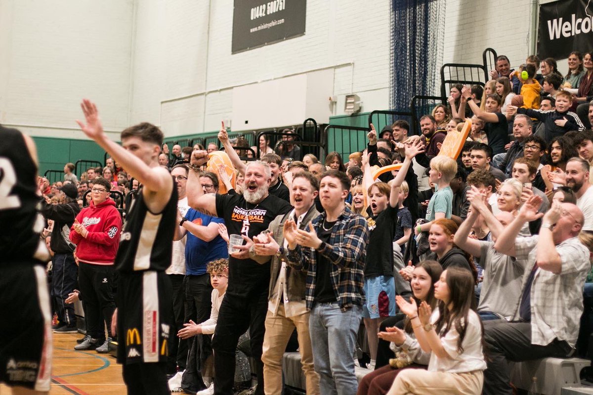 hemelstorm's tweet photo. 🙌 | Thank you Hemel Storm fans 🧡🖤

Today was our last regular season game, we face Derby in the playoffs🤞

Our game nights have the best atmosphere thanks to you all, everyone at Storm really appreciates your love &amp; support! 👏

📸 https://t.co/9Pc4XUGEfW.

#ItsStormSeason🌩 https://t.co/rZA0uFw7N9