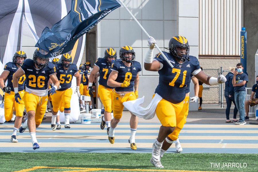 PhoenixHaines1's tweet photo. I am excited to announce that I have committed to University of Windsor for football and to pursue an education in engineering. I can’t wait to see what my future with the Lancers will hold!! @UWLancerFB @CoachBeardy @coachjoeLancers https://t.co/80EdWGqx0V