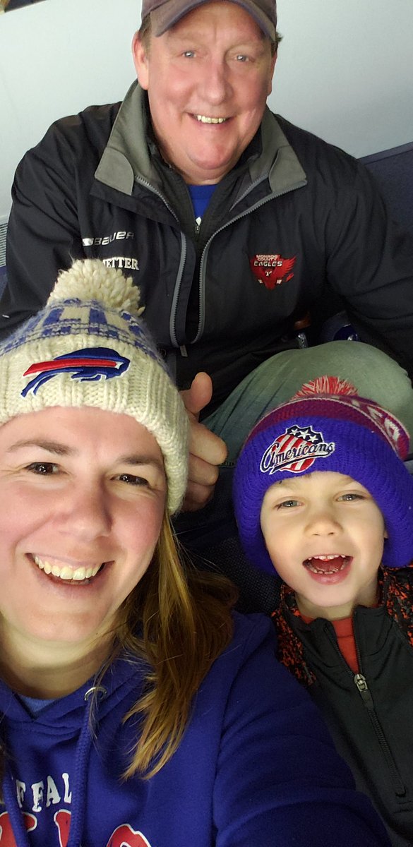 jengor06's tweet photo. Does a selfie with an @AmerksHockey alum count?!  #WellNowSelfie https://t.co/LULO9WjZy6