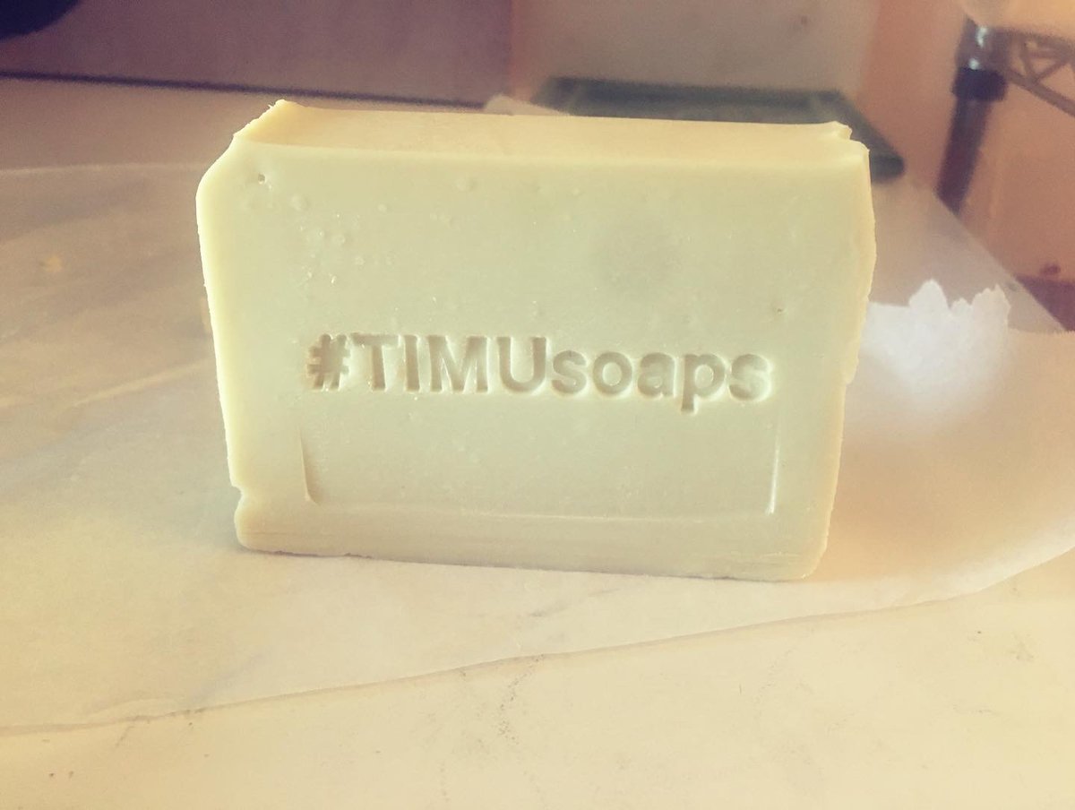 Tiffany25213989's tweet photo. Aloe Vera &amp; Vitamin E Soap with Rosemary, Rosewood, Eucalyptus &amp; Tea Tree Essential Oils

#natural #soap #skincare #bathtime #selfcare #rituals #naturalskin #freesamples #retweet #TIMUsoaps #beautiful #luxury #SelfCareSunday https://t.co/aaZzABvXk0