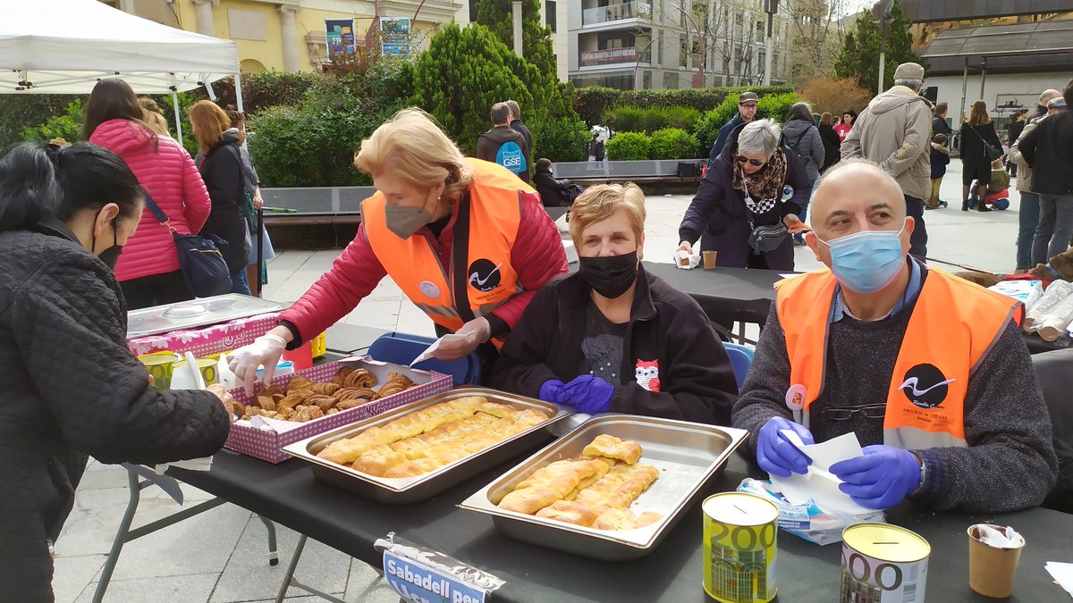 SBDperUcraina's tweet photo. En nom de totes les persones i entitats que formem part de la plataforma ciutadana #SabadellPerUcraïna, gràcies a tots els qui heu fet possible el festival solidari d'aquest matí, i gràcies, també, als centenars de sabadellencs que hi heu vingut i col·laborat! #Sabadell #Ucraïna https://t.co/Bzr10r4yoy