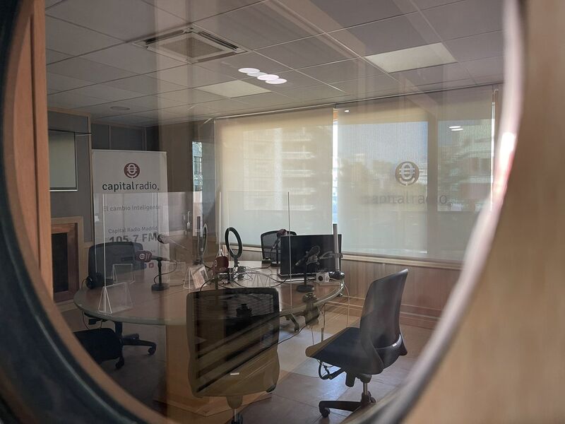 Este lunes tu Programa Rock and Talent más rockero que nunca. A las 11 de la mañana: Xavi Melero y el musical We will rock you, basado en Queen; Gadea Martin de Outvio y el gran músico californiano Jeff Espinoza con su último disco. Escúchanos en <a href="/CAPITALRADIOB/">Capital Radio</a>