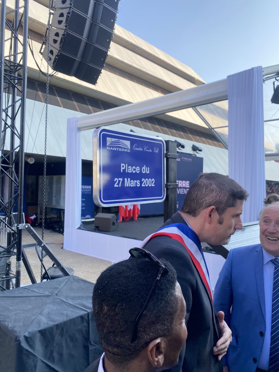 gillesjohnson's tweet photo. Une belle, émouvante et sobre cérémonie tournée vers l’espoir ! @VilleNanterre la résiliente avec une pensée pour les familles des victimes et les rescapés (dont certains se reconnaîtront !) 🙏🏾 #27mars2002 https://t.co/Yuw4JMBVA3