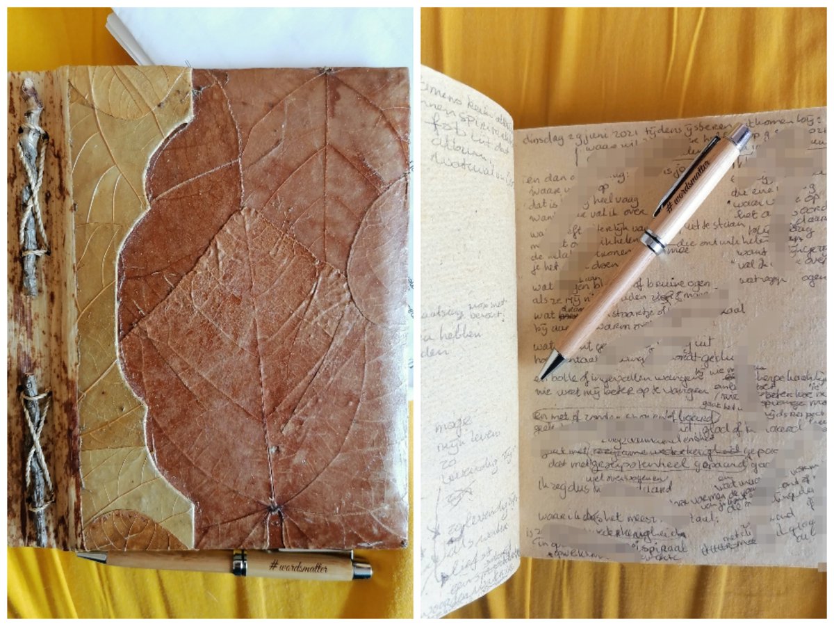 OprechtVerhaal's tweet photo. 1/7-nieuw gedicht(=reflectie)
Ik begin altijd op papier. Vroeger de lege achterkant van gebruikte A4-tjes maar nu een mooi ‘natuurlijk’ opschrijfboek, gemaakt van bladeren, iig de kaft. Ik vond ‘t tijdens een wandeling in een rommelschuur. De foto is blur, je ziet de tekst later. https://t.co/VTLrCp8v8N