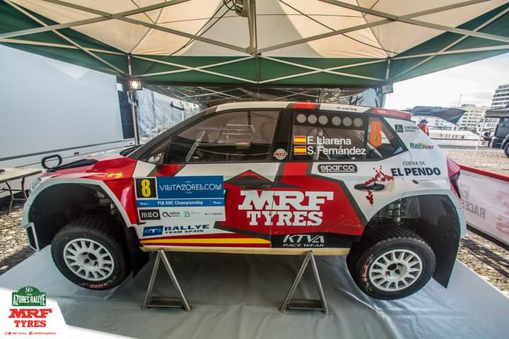 racesevencom's tweet photo. 🏆🇵🇹💯 Victoria para el recuerdo de Efrén Llarena y Sara Fernández en el Azores Rallye. El tándem de RaceSeven llevaba el Škoda Fabia Rally2 evo a lo más alto tras imponerse en una Power Stage de infarto. https://t.co/mzugzb9ZPC