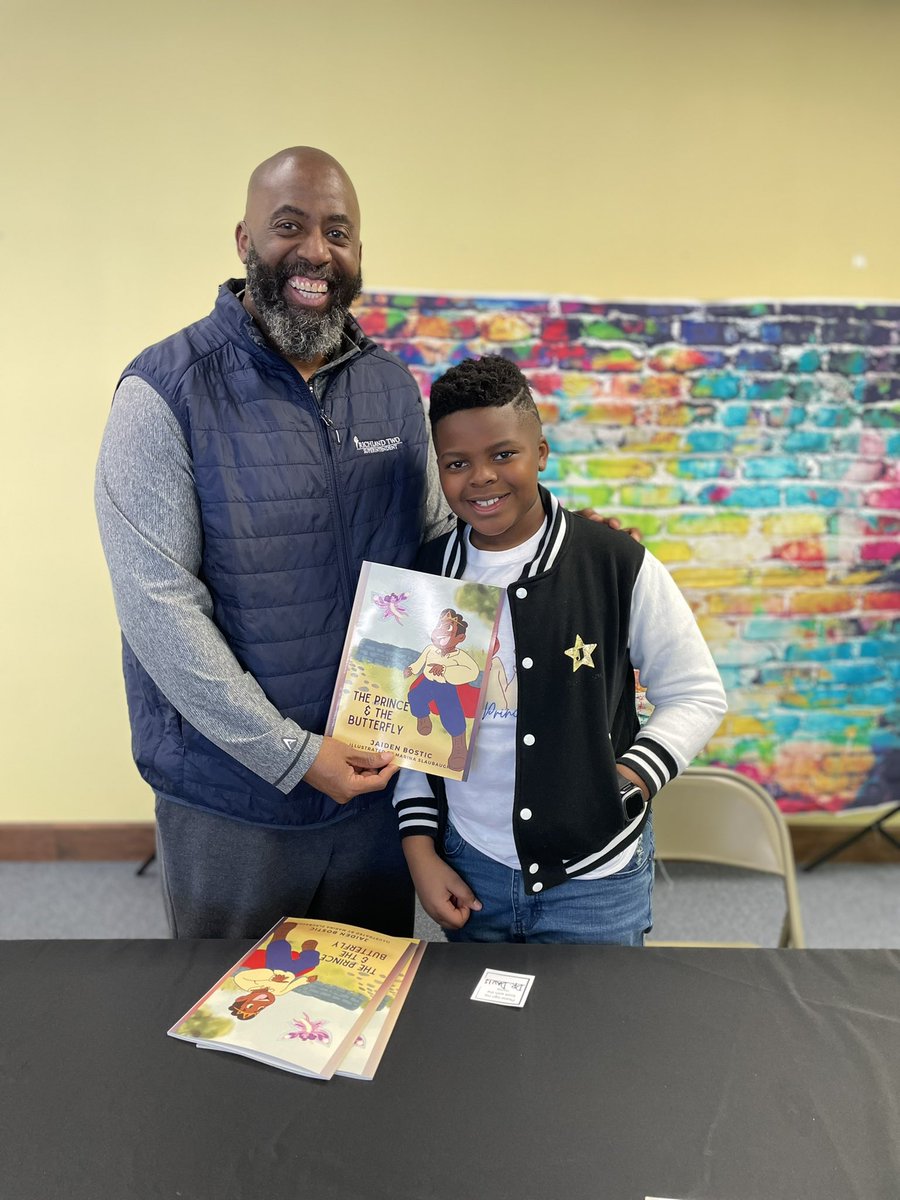 DrBaronDavis's tweet photo. Meet @JaiBostic a 5th grader in @RichlandTwo who has just wrote his first book. I was honored to support him at his book signing. Literacy is near &amp; dear to my heart. As a child I struggled as a reader. As an educator I encourage scholars to read &amp; write daily. #premierstartshere https://t.co/G2zPT0UOIe