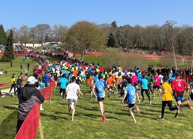 NatationPaul's tweet photo. Championnat de France UNSS 🇫🇷 de Cross Country 2022 à Plouay en Bretagne. Partage, émotions et fierté pour Anouck, Charlotte, Merlin et Marin sur le relai mixte. Bravo à eux 👏👏👏👏 @LyceePaulValery @Paris2024 @UNSS_Paris @Academie_Paris @ActuParis12eme https://t.co/GSCs93UemF