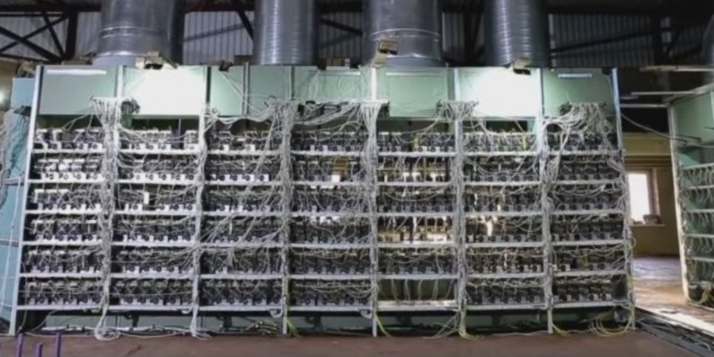 #Bitcoin is an improved #gold, however it is not perfect, its low scalability and its high mining pollution make it an unfeasible option for mass adoption, these problems are solved by #HardBlue, a #cryptocurrency in the #Cardano ecosystem

In a few hours...⌚️