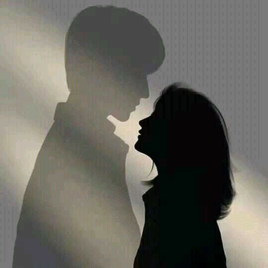 king__22r's tweet photo. أجمل مافي الحياة ان تتقاسمها مع إنسان يعرف معنى وجودك ، يعرف صدق شعورك ، يشفي لك جروحك ، يخلص لك في غيابك ، ويبحث عنك حتى في وجودك..🖤 https://t.co/tsw1mR4HJq