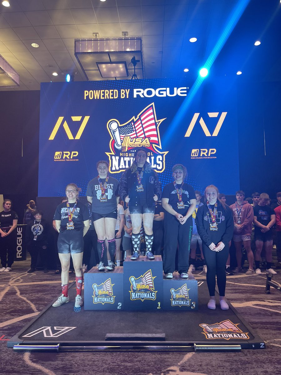 Fayth_Ham's tweet photo. 4 Time National Champion in the House 🏆🏋️‍♀️
New American Record in Deadlift for Womens Raw High School Varsity 75 kg weight class…
Deadlift 180 kg/ 396 pounds
🏆🇺🇸🏆
2022 Raw High School Varsity 75 kg weight class REPEAT National Champion https://t.co/kxp3hGv4Kw