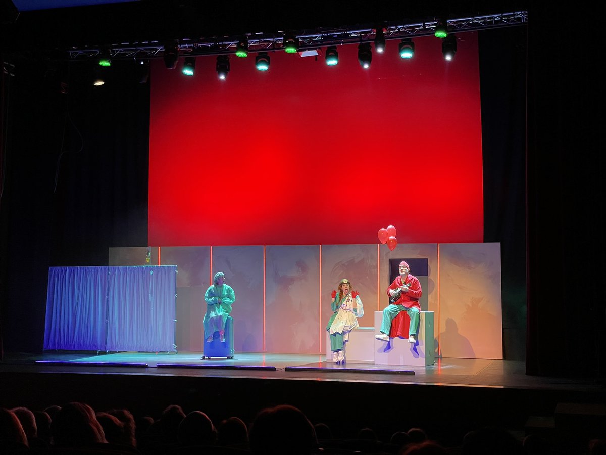 Rialles, tendresa, música, ball, cançons amb Ona i 128 batecs per minut.

Amb col•laboració per a <a href="/Payasospital/">Payasospital</a>, que treballen per a despertar els somriures als xiquets hospitalitzats. Una medicina miraculosa per a la salut física i mental.  

#DiaMundialdelTeatre