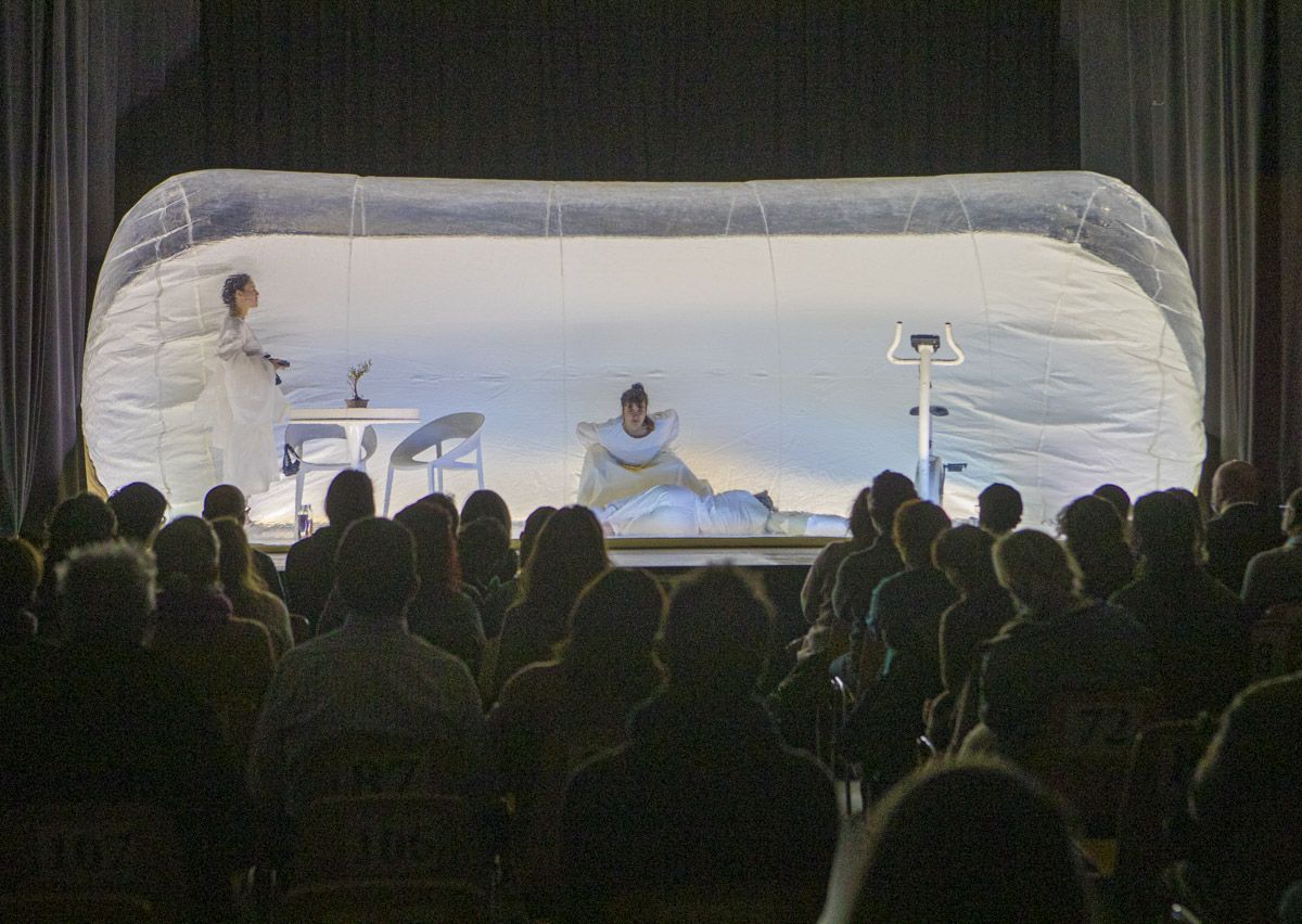 ¡Felicidades a ‘Enterrando a Dodot’, de la  #bellaotero, ganadora de #densayo2022! 🏆 🥳Mención especial del Jurado para ‘Yo quiero ser científica’ <a href="/CientificasUPNA/">Yo Quiero Ser Científica</a> 
🔴Puedes ver el directo de la gala👉instagram.com/tv/CbnpVVKKRhA…