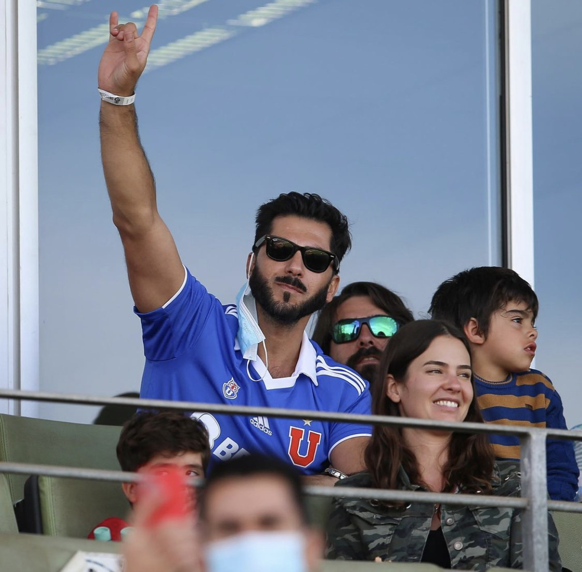 lamagiaazul's tweet photo. UN HINCHA MÁS! 😍

📸 @udechileoficial

#VamosLaU🤘
#LaMagiaAzul 🔵🔴 https://t.co/kO6JUST7EZ