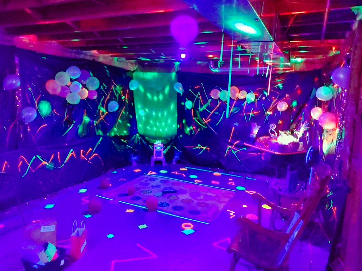 BabyKRx's tweet photo. had my birthday party yesterday!

🎂🎁🎈 https://t.co/hmS1avXXrd