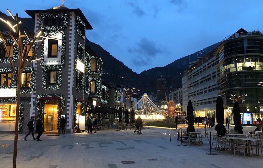 PlacandreuSl's tweet photo. Obrim a Andorra, el país dels Pirineus. En breu us anirem informant de mès!!! #placandreuonfire #andorra #girona #vamosquenosvamos https://t.co/xc22Dcx6oI