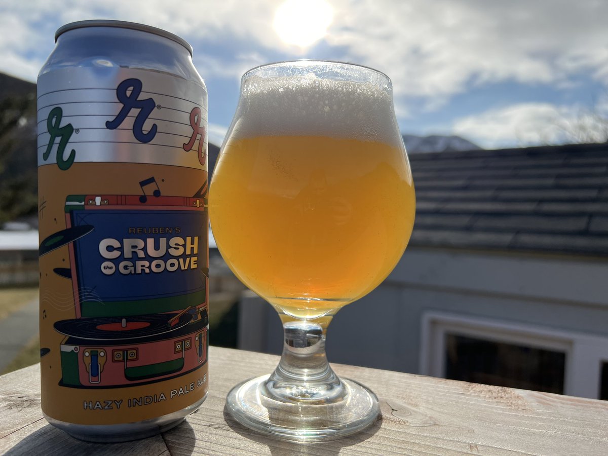 beardybeats's tweet photo. Sure it’s 37℉ but the sun’s out so it’s time to bbq and have a @Reubensbrews #craftbeer #alaskaspring https://t.co/ehaC8QUBXn