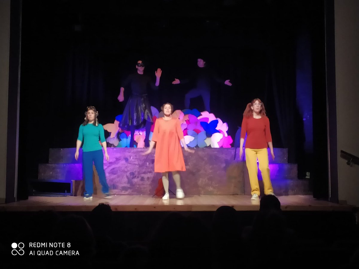 AjSesrovires's tweet photo. L’espectacle “Quan les nenes volen alt”. a càrrec de la companyia @elrepla Produccions, ha tancat avui el programa d’actes de les #JornadesDona 2022. #Sesrovires https://t.co/9mW1QOAmcp