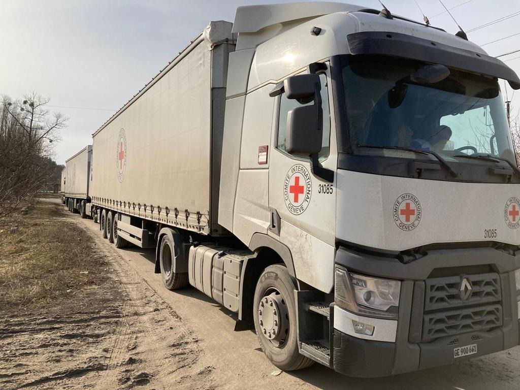 Yesterday, we donated 60 tons of food and essential aid to <a href="/RedCrossUkraine/">Ukrainian Red Cross</a> in #Kharkiv. 
 
This will help thousands to have access to some of the basics they so desperately need.
 
In the coming days, we'll be out delivering more food, more water. This is our priority.