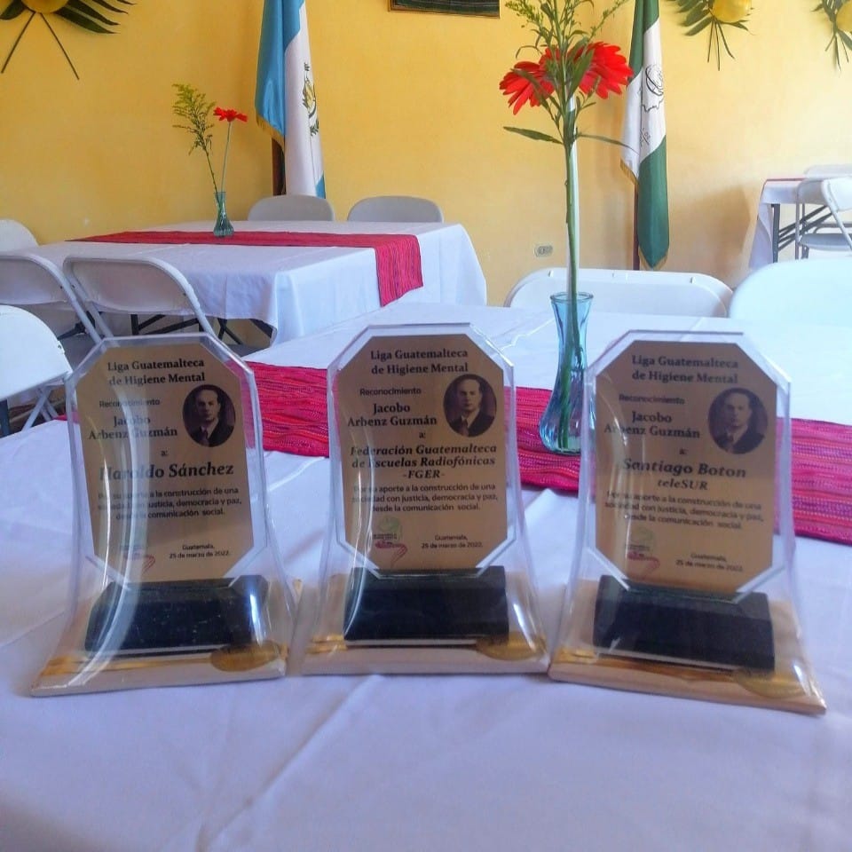Otorgan reconocimiento Jacobo Arbenz Guzmán a la Federación Guatemalteca de Escuelas Radiofónicas>>
fger.org/otorgan-recono…

#ComunicandoBuenVivir #RenacerDelaPalabra