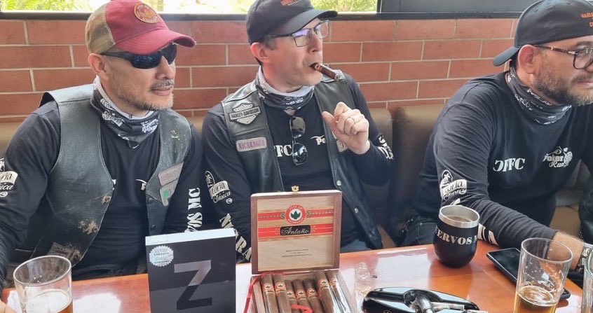 joyacigars's tweet photo. Poker Run 2022 by: @cuervosmcnicaragua 🙌🏽🏍💨 strongly daring with #Antaño 🔥🔥🔥

The best rides are made with the best smokes💨💨💨

#JoyaDeNicaragua #Antaño #KeepDaring #HarleyDavidson #Motorcycle #Club #CigarLife #CigarSociety https://t.co/NXqdZNP266