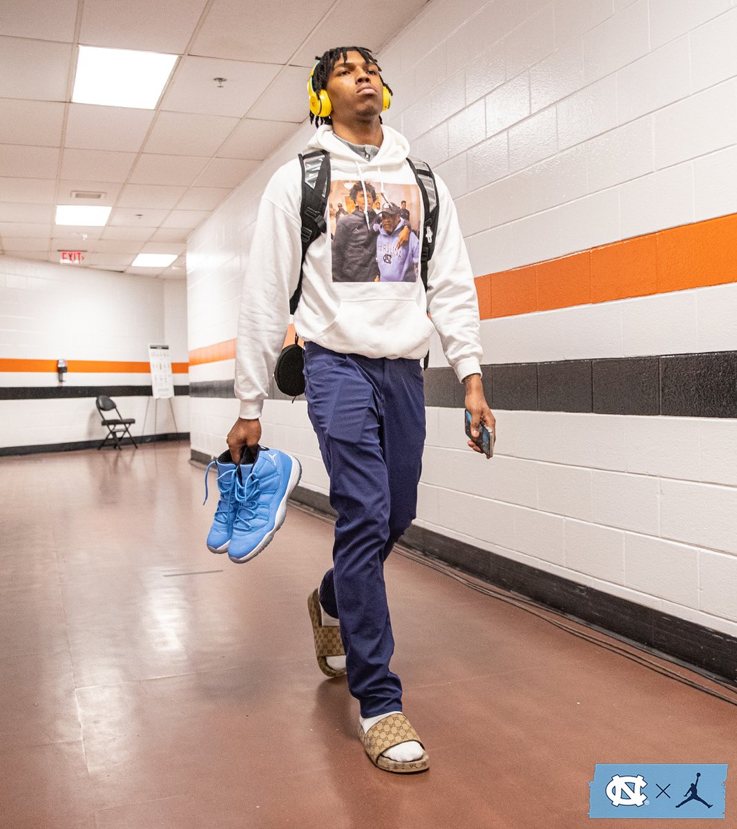 UNC_Basketball's tweet photo. The Heels are in the building.

#CarolinaFamily | #MarchMadness https://t.co/zS7sOJvUAh