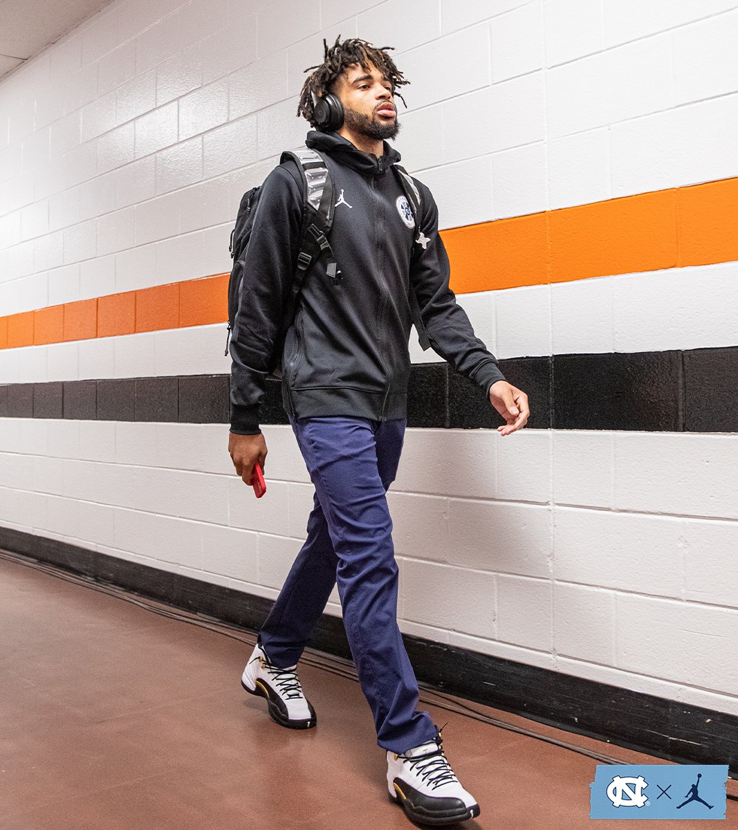 UNC_Basketball's tweet photo. The Heels are in the building.

#CarolinaFamily | #MarchMadness https://t.co/zS7sOJvUAh