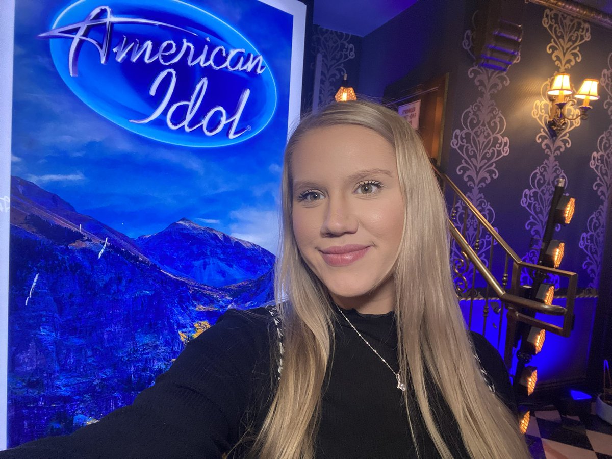haleymyles_'s tweet photo. I got the golden ticket but will I make it through #HollywoodWeek? Tune in tomorrow night to @AmericanIdol to find out! 🤍 #AmericanIdol #HaleyOnIdol #HaleySlaton #HaleyMyles https://t.co/e8hPjfn2NO