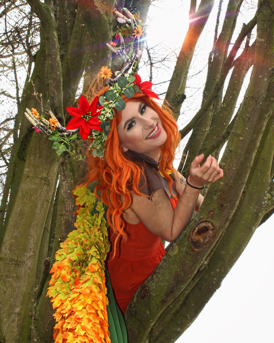 thatlittleonee's tweet photo. Keyleth in a tree from Megacon today 🧡 #CriticalRole #CriticalRoleCosplay @Marisha_Ray @matthewmercer https://t.co/anzj5W2GNT